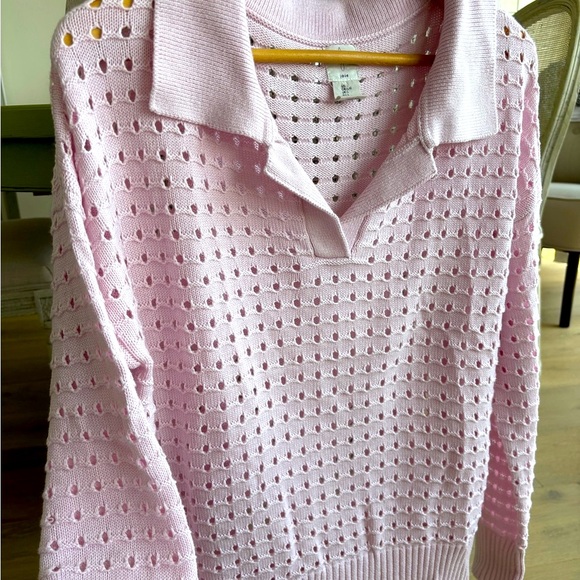 Joie Sweaters - NWOT 🌸 Joie 🌸 Pink Soft  V-Neck Sweater with Airy Knit Design